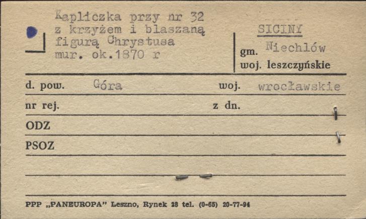 kapliczka z krzyżem i blaszaną figurą Chrystusa, skan 1