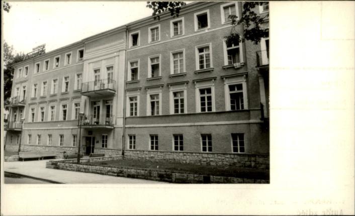 klasztor, ob. Sanatorium Uzdrowiskowe Wieniawski, skan 2