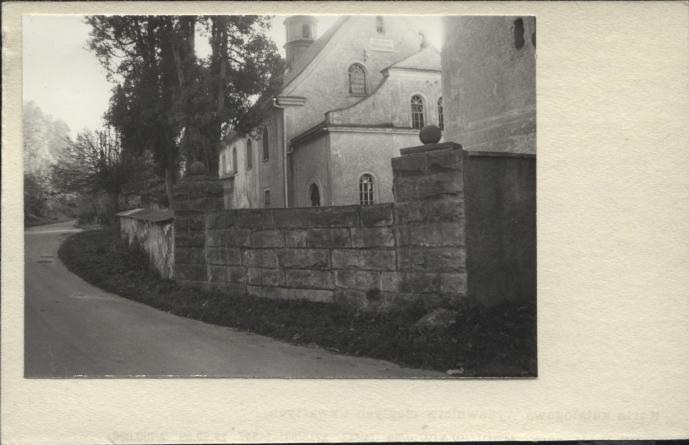 mur z kaplicami przy kościele fil., skan 2