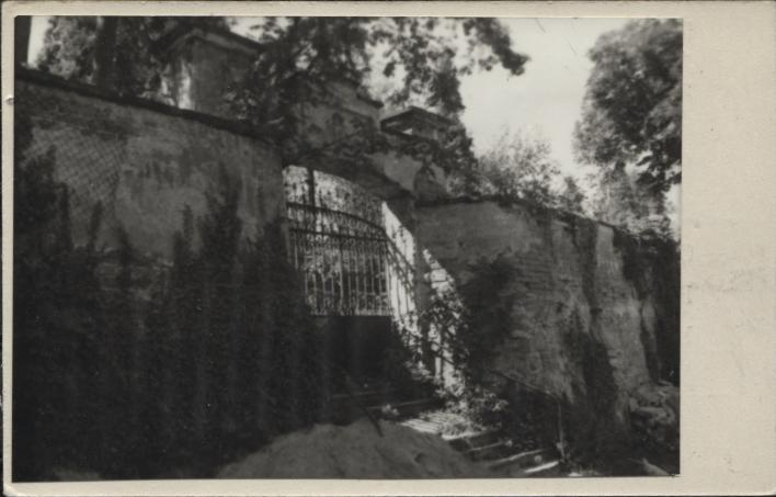 mur z bramami - stary cmentarz, skan 2