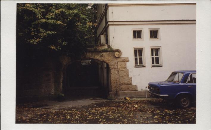 brama w pierzei dziedzińca przy ZPL Jerzy, skan 2