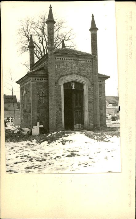 mauzoleum rodziny Bissing na cmentarzu przykościelnym, skan 2
