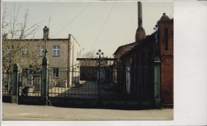 brama zakładu armatur Raascha, skan 2