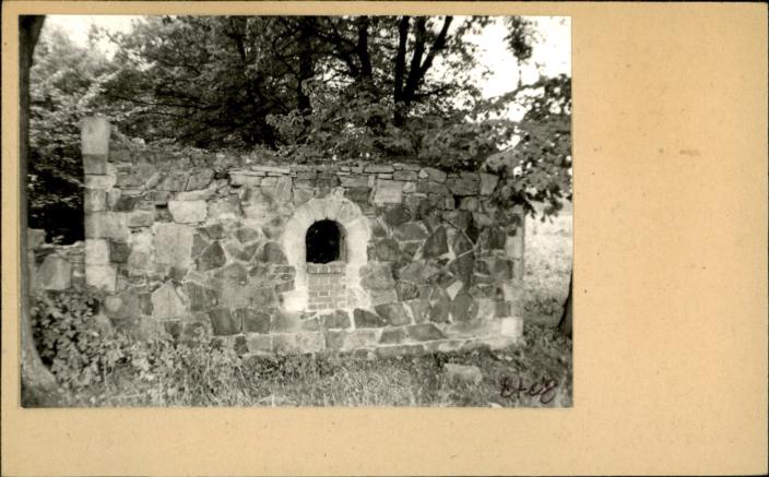 kaplica cmentarna - ruina, skan 2