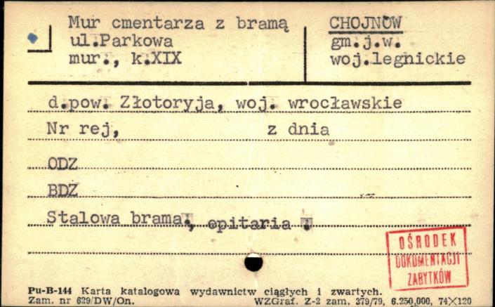 mur cmentarza z bramą, skan 1