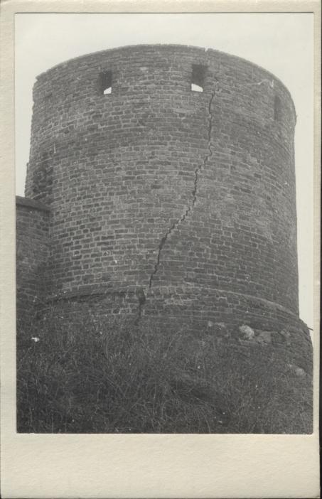 mury miejskie - narożnik płd. wsch., baszta narożna, skan 2