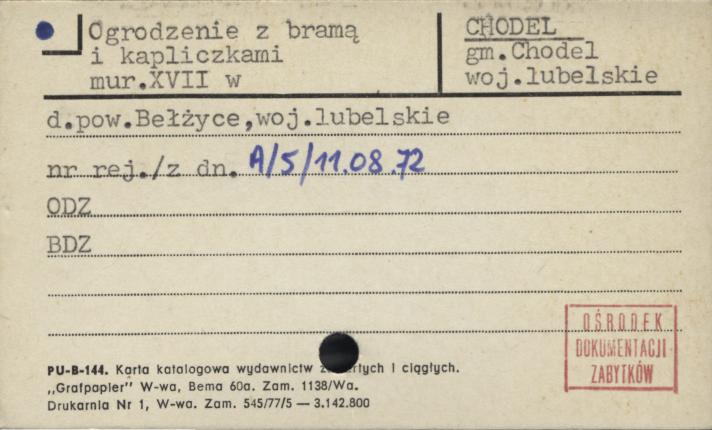 ogrodzenie z bramą i kapliczkami, skan 1