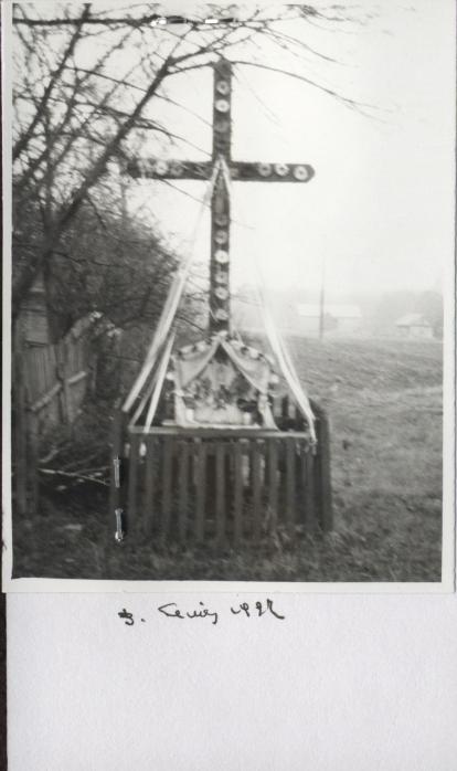 krzyż przydrożny (obok zagr. nr 32), skan 2