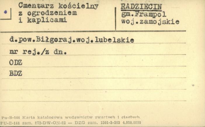cmentarz kościelny z ogrodzeniem i kaplicami, skan 1