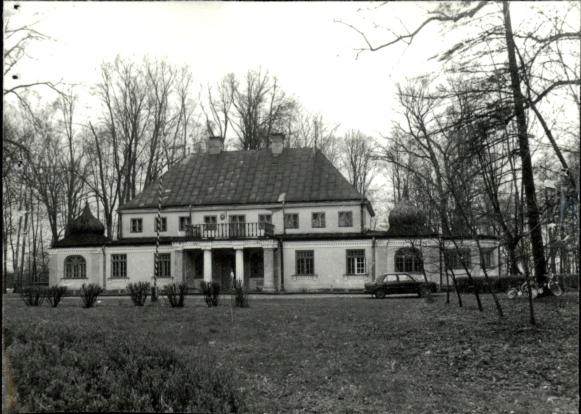 dwór, ob. szkoła, skan 4