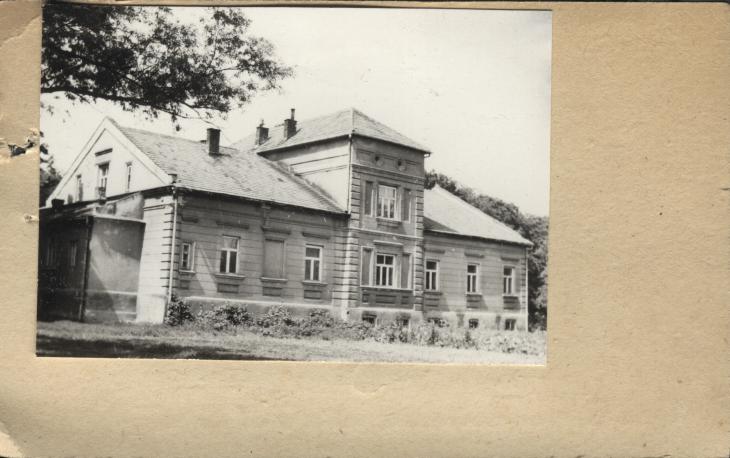 dwór, ob. szkoła podstawowa, skan 2