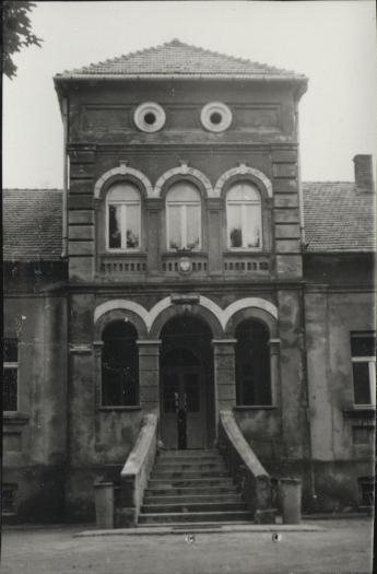 dwór, ob. szkoła podstawowa, skan 9