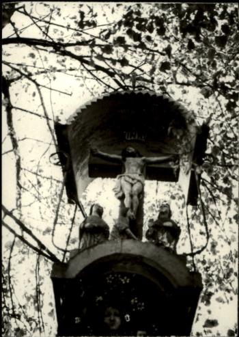 kapliczka z figurami, skan 6
