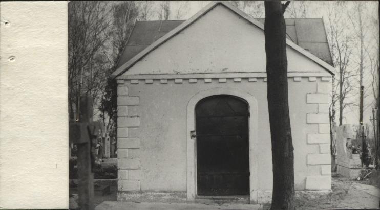 kaplica grobowa rodziny Kossakowskich, na cmentarzu, skan 4