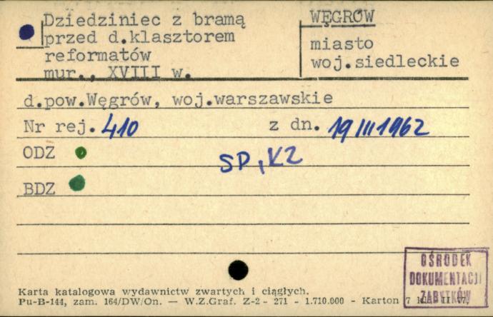 dziedziniec z bramą przed d. klasztorem Reformatów, skan 1