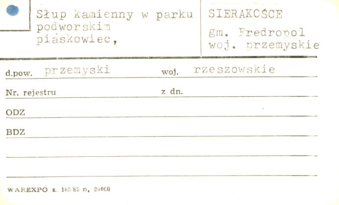 słup kamienny w parku podworskim, skan 1
