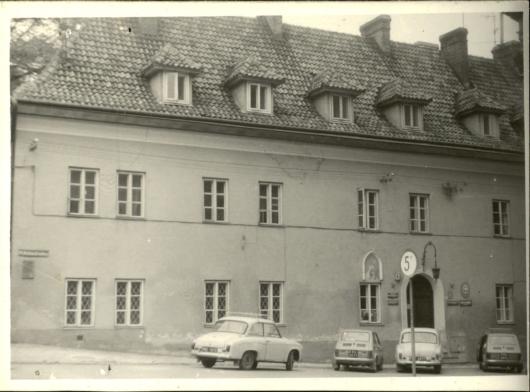 szkoła katedralna ob. siedziba Tow. Przyj., skan 3