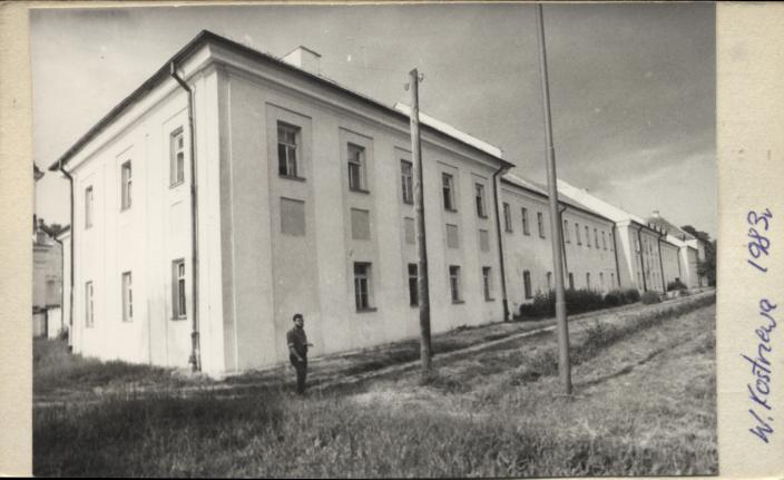 3 budynki klasztorne, ob. szkoła - zespół klasztoru bazylianów, skan 2