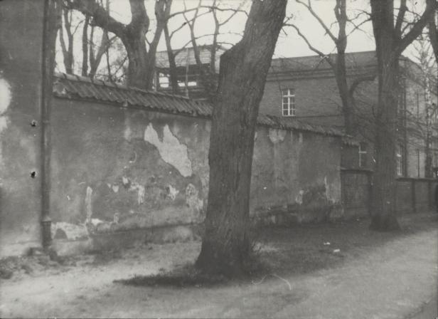 ogrodzenie płn. części cmentarza przy kościele p.w. MBN Pomocy, skan 7