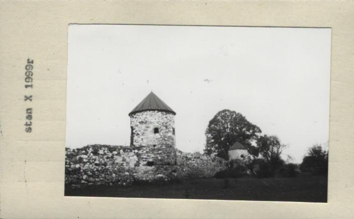 mur obronny z 8 basztami d. Klasztoru Kanoników Regul., skan 2