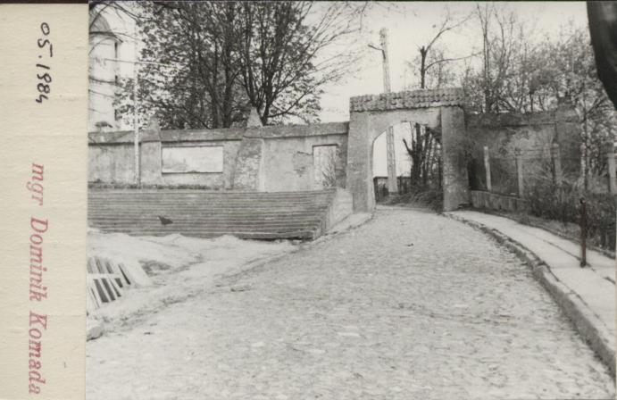 ogrodzenie terenów klasztornych z bramą, skan 2