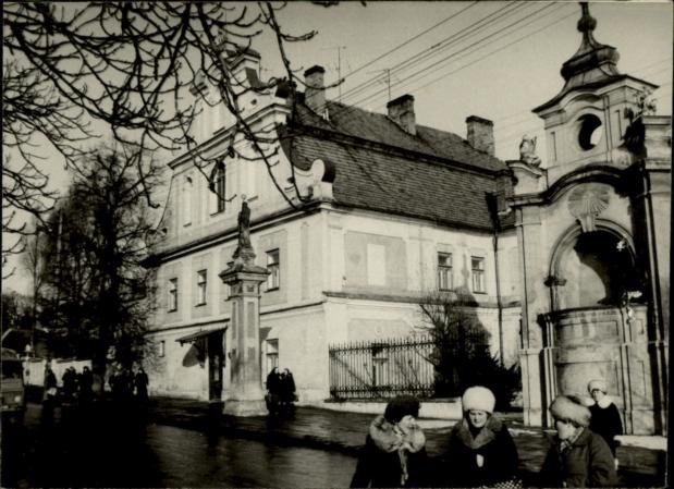 budynek d. furty klasztor. benedyktynek, następnie szkoła klasztorna, skan 3