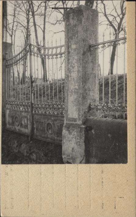 brama, zespół klasztorny OO. Franciszkanów, skan 2