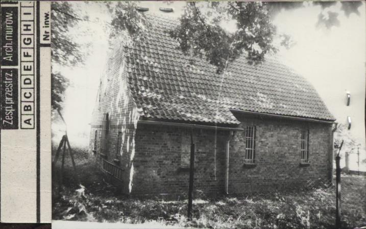 kaplica na cmentarzu, skan 2