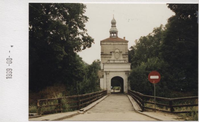brama zamku, ob. muzeum ziemi Zbąszyńskiej, skan 2