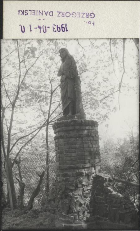 figura Biczowanie - cmentarz przykościelny, skan 2