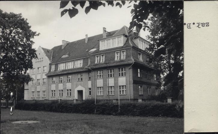 szkoła gosp. dom. i przem., ob. zespół szkół zawodowych CZSR SCh, skan 3