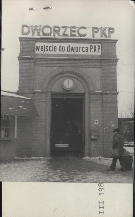 dworzec PKP - wejście od ul. Zygmunta Starego, skan 3
