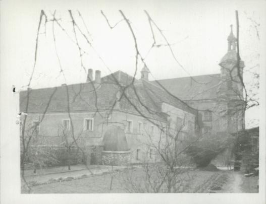 klasztor franciszkanów, ob. budynek mieszkalny, skan 3