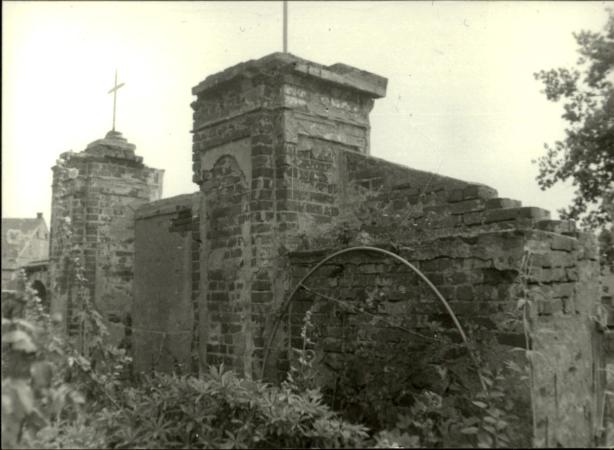 brama na cmentarz przykościelny, skan 3