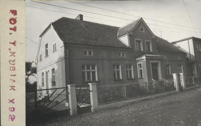 budynek mieszkalny, ob. szkoła, skan 2