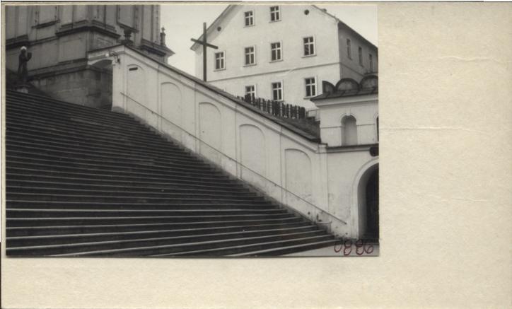 schody do kościoła par. Nawiedzenia NMP, skan 2