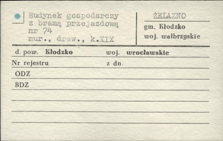 budynek gospodarczy z bramą przejazdową, skan 1
