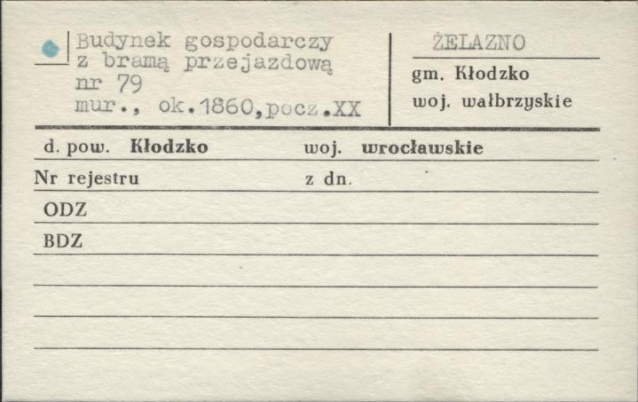 budynek gospodarczy z bramą przejazdową, skan 1