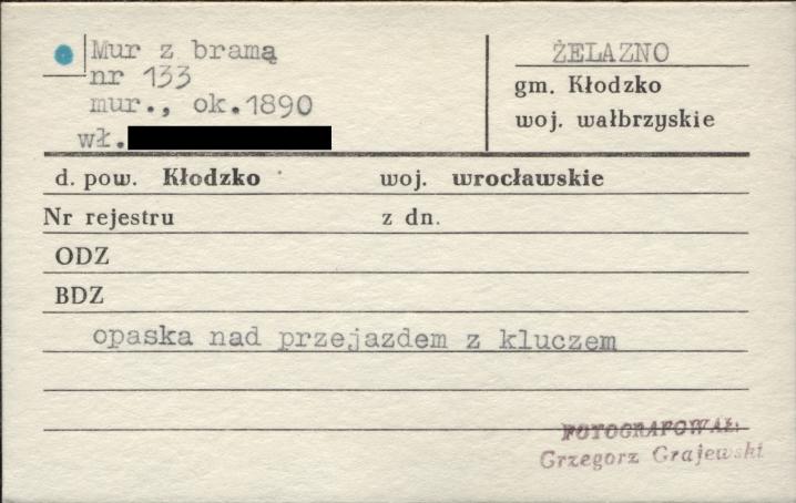 mur z bramą, skan 1