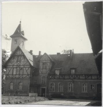 dwór, ob. PGR (willa), skan 3