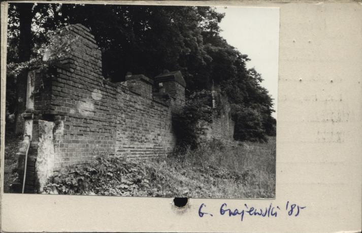 mur cmentarny, skan 2