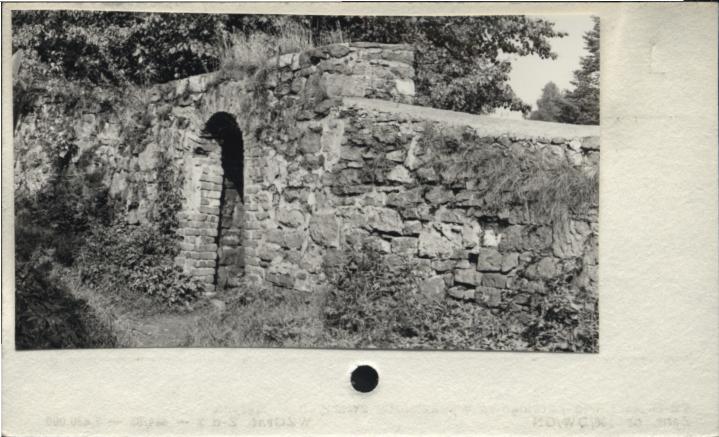 Mur ogrodzenia kościoła par., skan 3