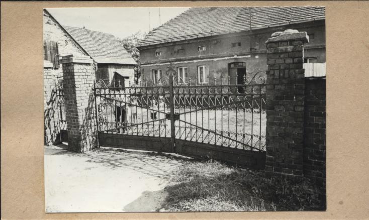 ogrodzenie z bramą, skan 2