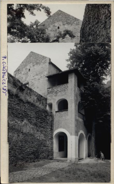 budynek pn.-wsch. zamku, ob. sale wystawowe, skan 2