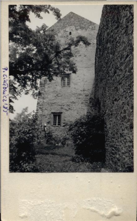 budynek pn.-wsch. zamku, ob. sale wystawowe, skan 3
