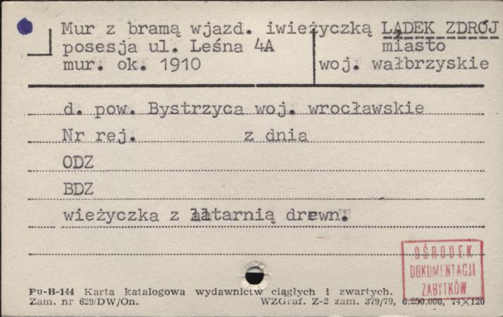 mur z bramą wjazd. i wieżyczką, skan 1