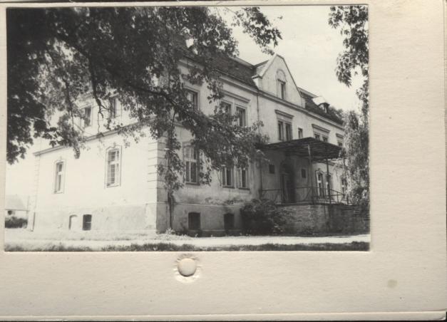 pałac ob. Stacja Hodowli Roślin Ogrodn., skan 3