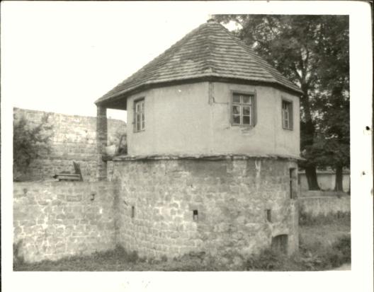 fragmenty zewn. pierśc. murów z obwar. miejskich, skan 5