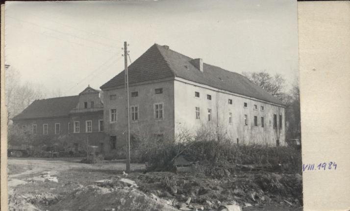 budynek gospodarczy przy pałacu, ob. PGR, skan 2