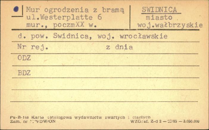 mur ogrodzenia z bramą, skan 1